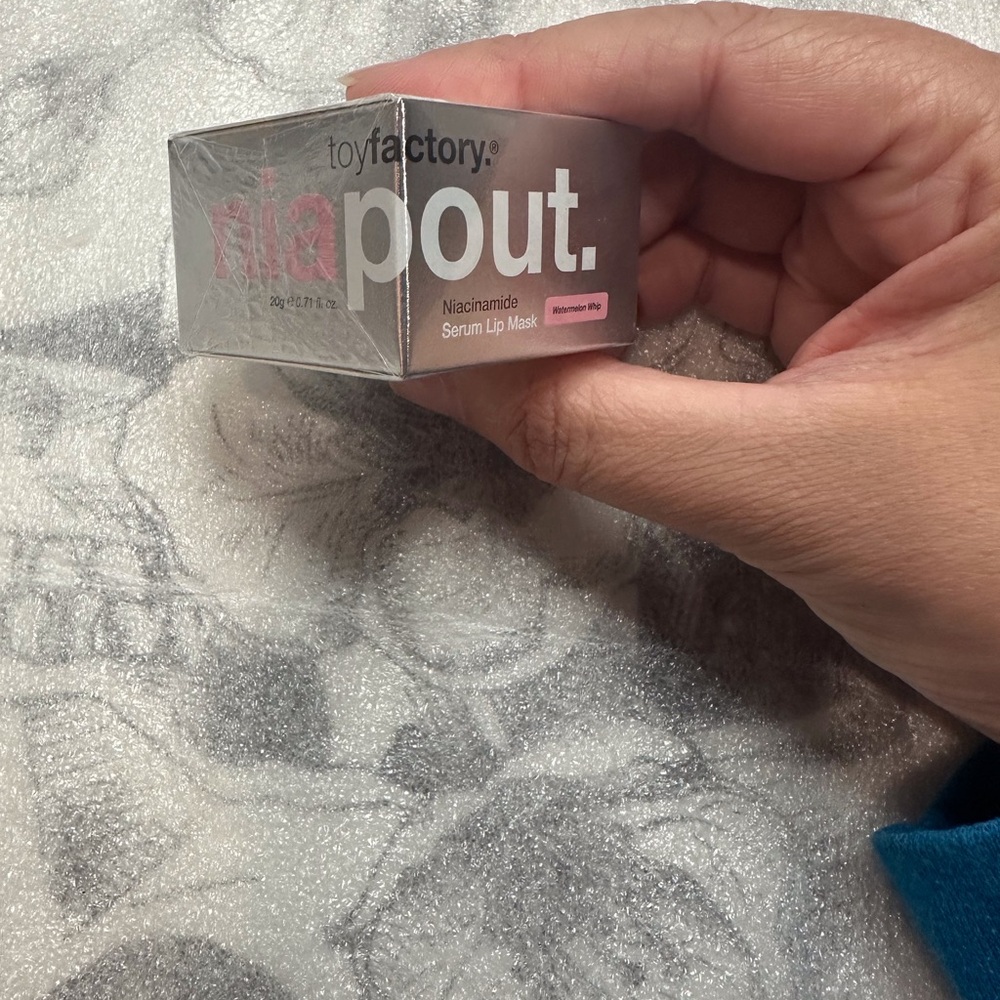 Toy Factory Niapout Serum Lip Mask